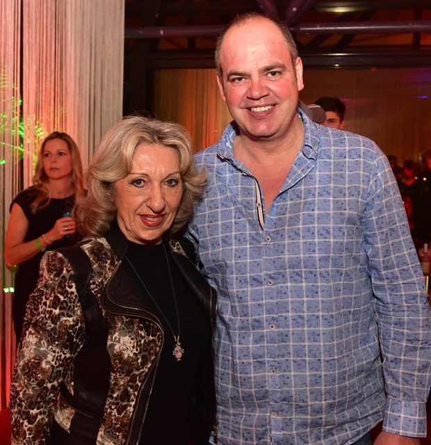 Oben: Sänger & Entertainer Mark O. Vincent mit Uschi Schinhammer. | Foto: © Peter Maskow