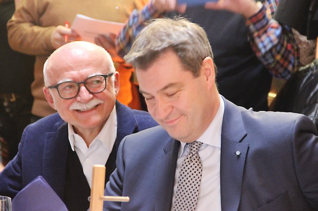 Bauherr Gerd Schmelzer (l.) mit Ministerpäsident Dr. Markus Söder. | Foto: tom