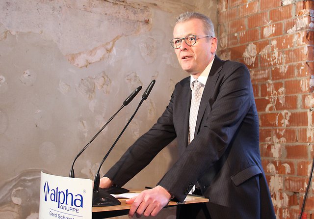 Oberbürgermeister Dr. Ulrich Maly bei der Grundsteinlegung. | Foto: tom