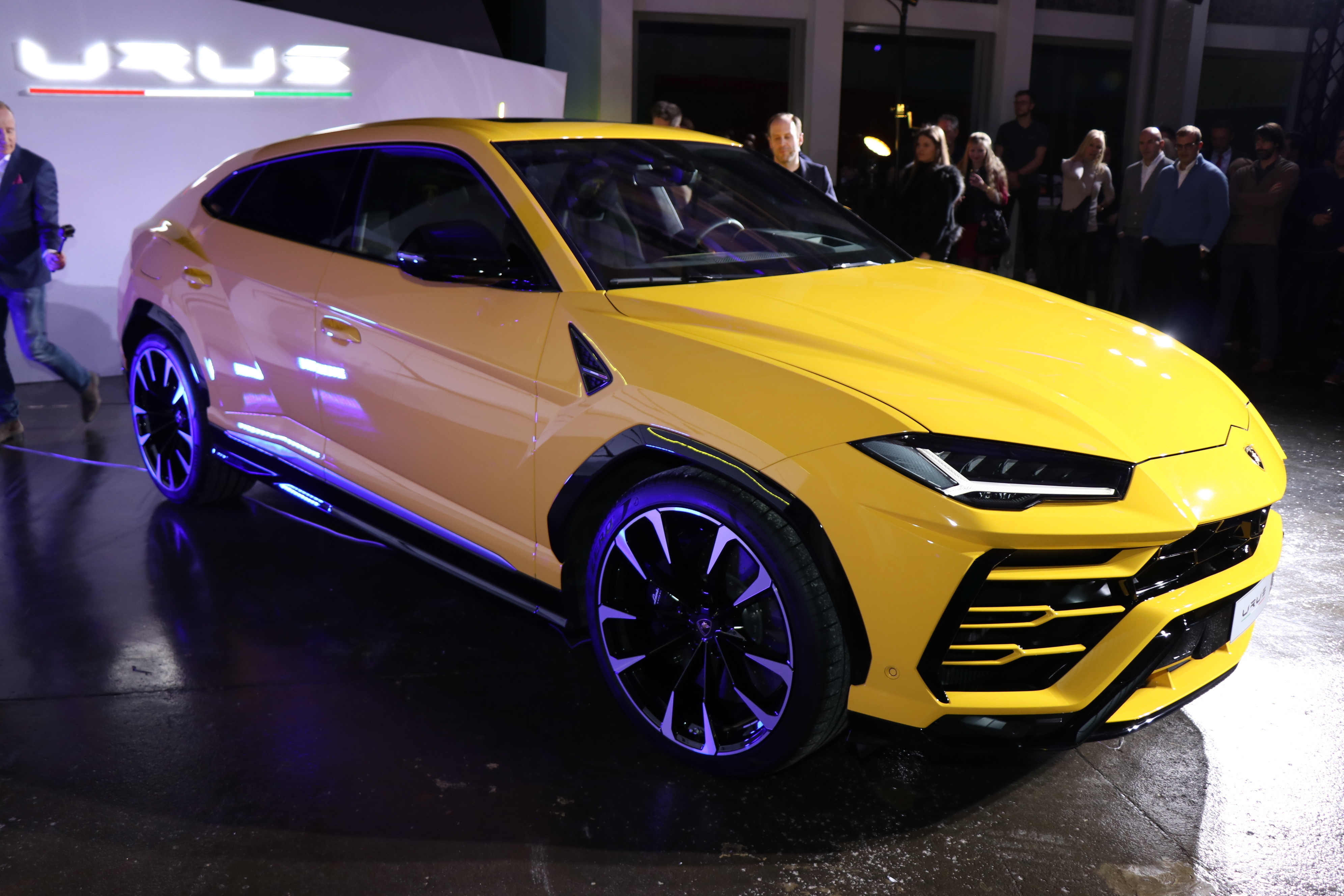 Der neue Lamborghini Urus ist ein Traum, der ab 204.000 Euro beginnt.