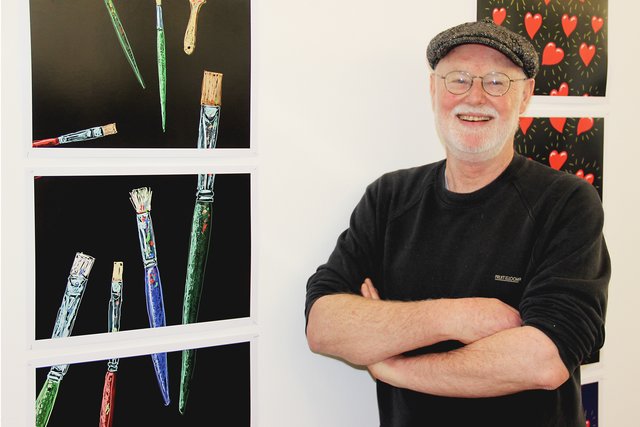 Ein Amerikaner in Nürnberg: Dan Reeder, der schon die Hälfte seines Lebens in der Noris verbracht hat, illuminiert mit seinem bunten, manchmal auch skurrilen Motiven die Fassade der Kaiserburg.Foto: tom