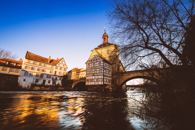 "Die Dynamik des fließenden Regnitzwassers und das ruhig in der Abendsonne liegende Alte Rathaus. Für mich einfach Heimat pur“, schwärmt Schwarz.