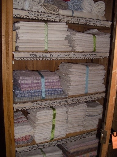 Aussteuerschrank