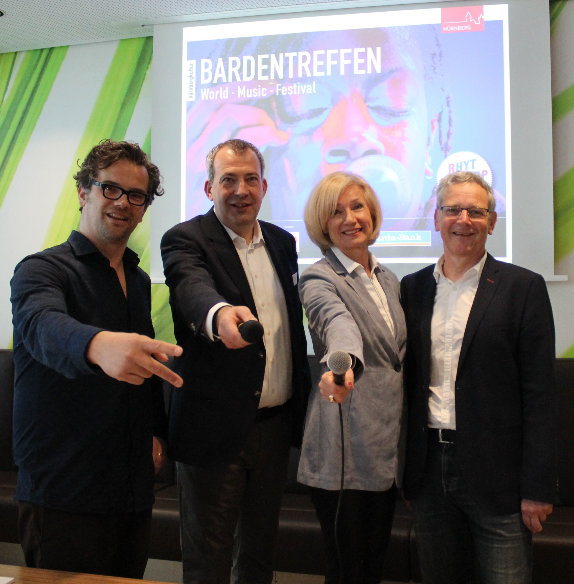 Freuen sich auf die Rap-Musiker beim Bardentreffen 2018 (v.l.) Rainer Pirzkall, Stefan Schindler, Prof. Dr. Julia Lehner und Andreas Radlmaier.