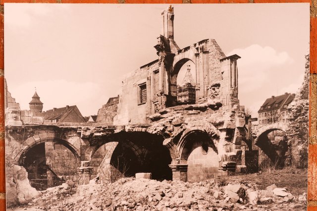 Traurige Reste des prächtigen Pellerhofes nach Ende des Zweiten Weltkrieges. | Foto: Nicole Fuchsbauer