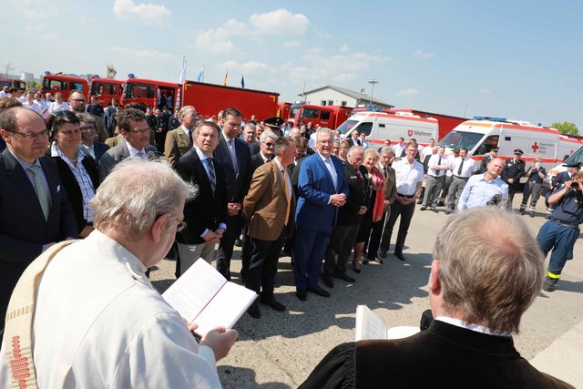 Segnung der neuen Einsatzfahrzeuge. | Foto: Udo Dreier