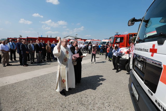 Segnung der Einsatzfahrzeuge. | Foto: Udo Dreier