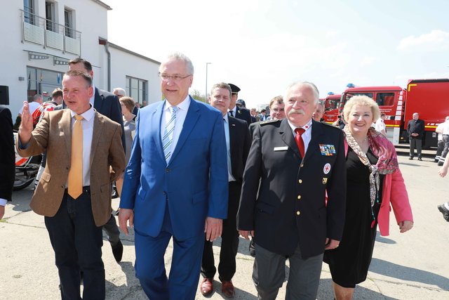 Rundgang mit Bayerns Innenminister Joachim Herrmann (2.v.l.). | Foto: Udo Dreier