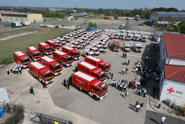 Die 67 Fahrzeuge standen in Fürth zur Übergabe bereit. | Foto: Udo Dreier