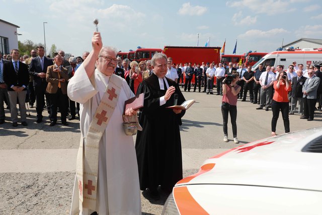 Segnung der neuen Einsatzfahrzeuge. | Foto: Udo Dreier