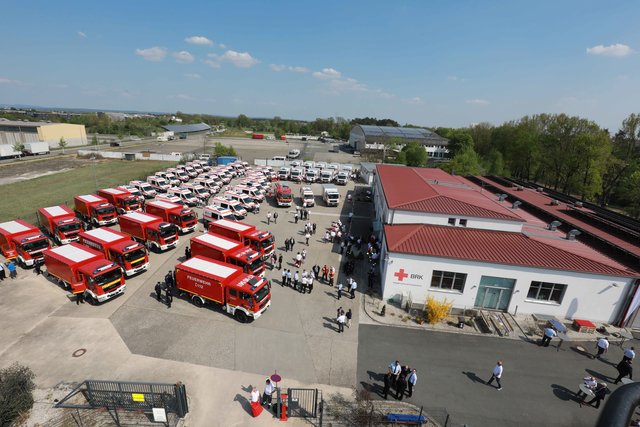 Die neuen Fahrzeuge staden zur Übergabe in Fürth bereit.