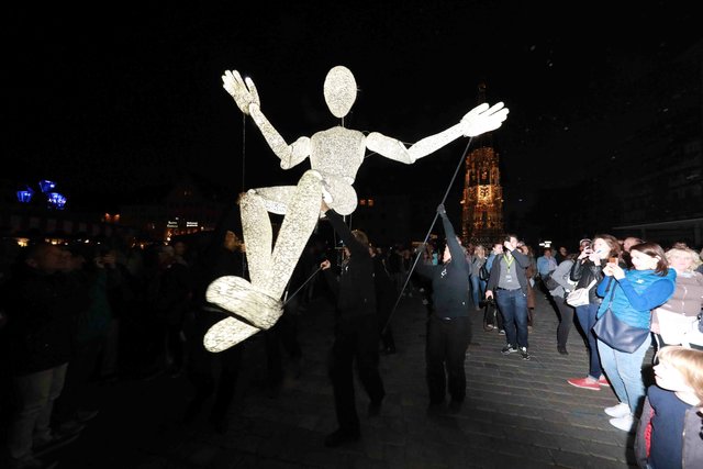 Der sanfte Leuchtriese DUNDU verzauberte die Blaue Nacht. | Foto: Udo Dreier
