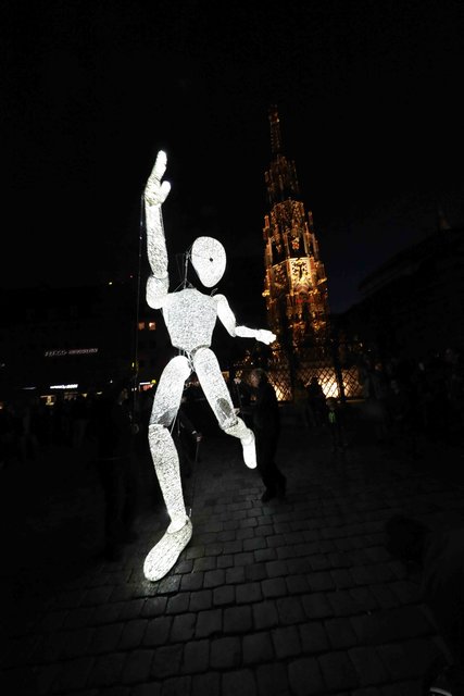 Der sanfte Leuchtriese DUNDU verzauberte die Blaue Nacht. | Foto: Udo Dreier