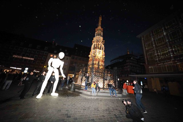 Der sanfte Leuchtriese DUNDU verzauberte die Blaue Nacht. | Foto: Udo Dreier
