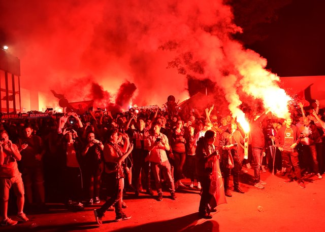 06.05.2018 --- 1. FC Nürnberg Nuernberg FCN Club --- 2. Fussball Bundesliga --- Saison 2017 2018 --- Ankunft Rückkehr in Nürnberg nach Auswärtsspiel beim SV Sandhausen - Aufstieg Aufsteiger Aufstiegsfeier --- Foto: Sport-/Pressefoto Wolfgang Zink / OGo ---

Fans Pyrofeuerwerk