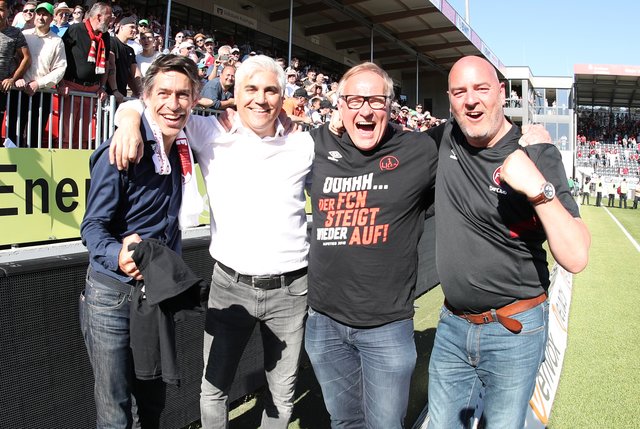 06.05.2018 --- Fussball --- Saison 2017 2018 --- 2. Fussball - Bundesliga --- 33. Spieltag: SV Sandhausen 1916 SVS - 1. FC Nürnberg Nuernberg FCN ( Club ) --- Foto: Sport-/Pressefoto Wolfgang Zink / DaMa --- 

Freude Jubel nach Spielende - Michael Meeske (Vorstand Finanzen und Verwaltung 1. FC Nürnberg / FCN ) Andreas Bornemann ( Vorstand Sport 1. FC Nürnberg / FCN ) Thomas Grethlein (Aufsichtsratsvorsitzender 1. FC Nürnberg / FCN ) Stefan Müller (Aufsichtsratsmitglied 1. FC Nürnberg / FCN )