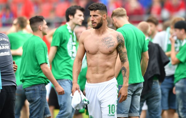 Wenn die Anspannung abfällt: Jurgen Gjasula nach Spielende. | Foto: Wolfgang Zink