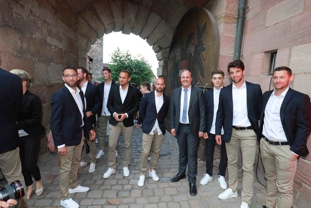 Großer Empfang der Club-Helden, Betreuer und Sponsoren auf der Nürnberger Kaiserburg. | Foto: © Udo Dreier