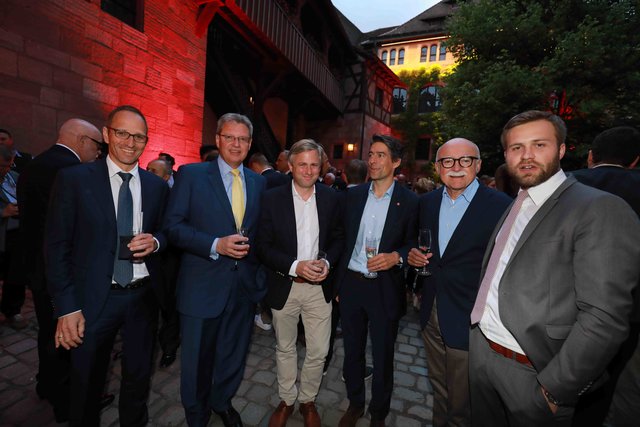 Großer Empfang der Club-Helden, Betreuer und Sponsoren auf der Nürnberger Kaiserburg. | Foto: © Udo Dreier