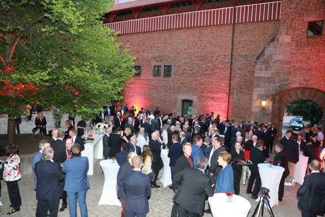 Großer Empfang der Club-Helden, Betreuer und Sponsoren auf der Nürnberger Kaiserburg. | Foto: © Udo Dreier