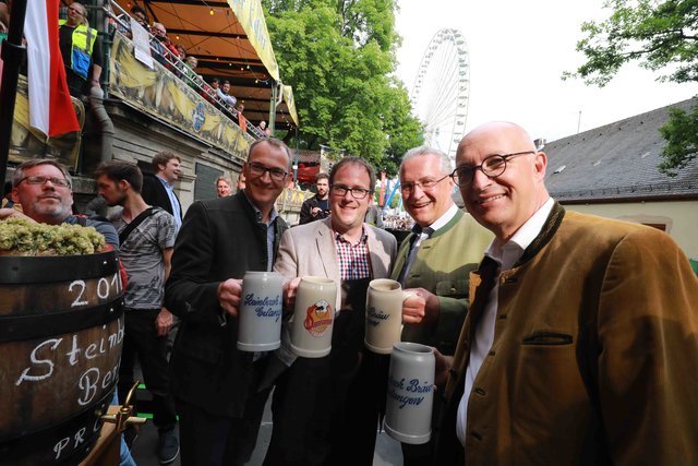 Die 263. Erlanger Bergkirchweih ist eröffnet! Bis zu einer Million Besucher werden gesamt an den zwölf Festtagen erwartet. Foto: Udo Dreier