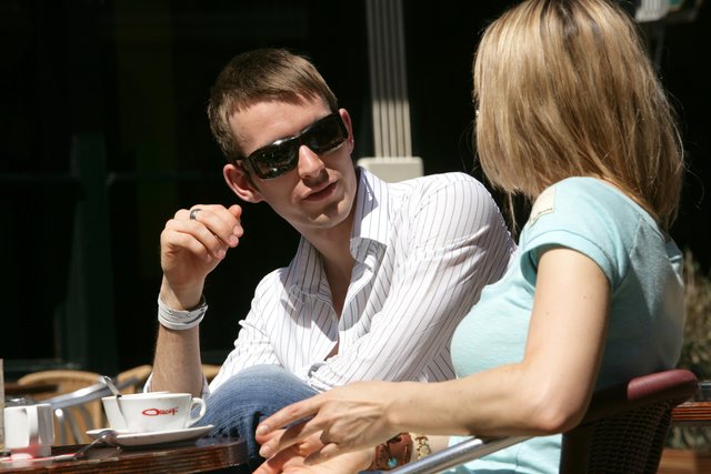 Eine gute Sonnenbrille schützt die Augen