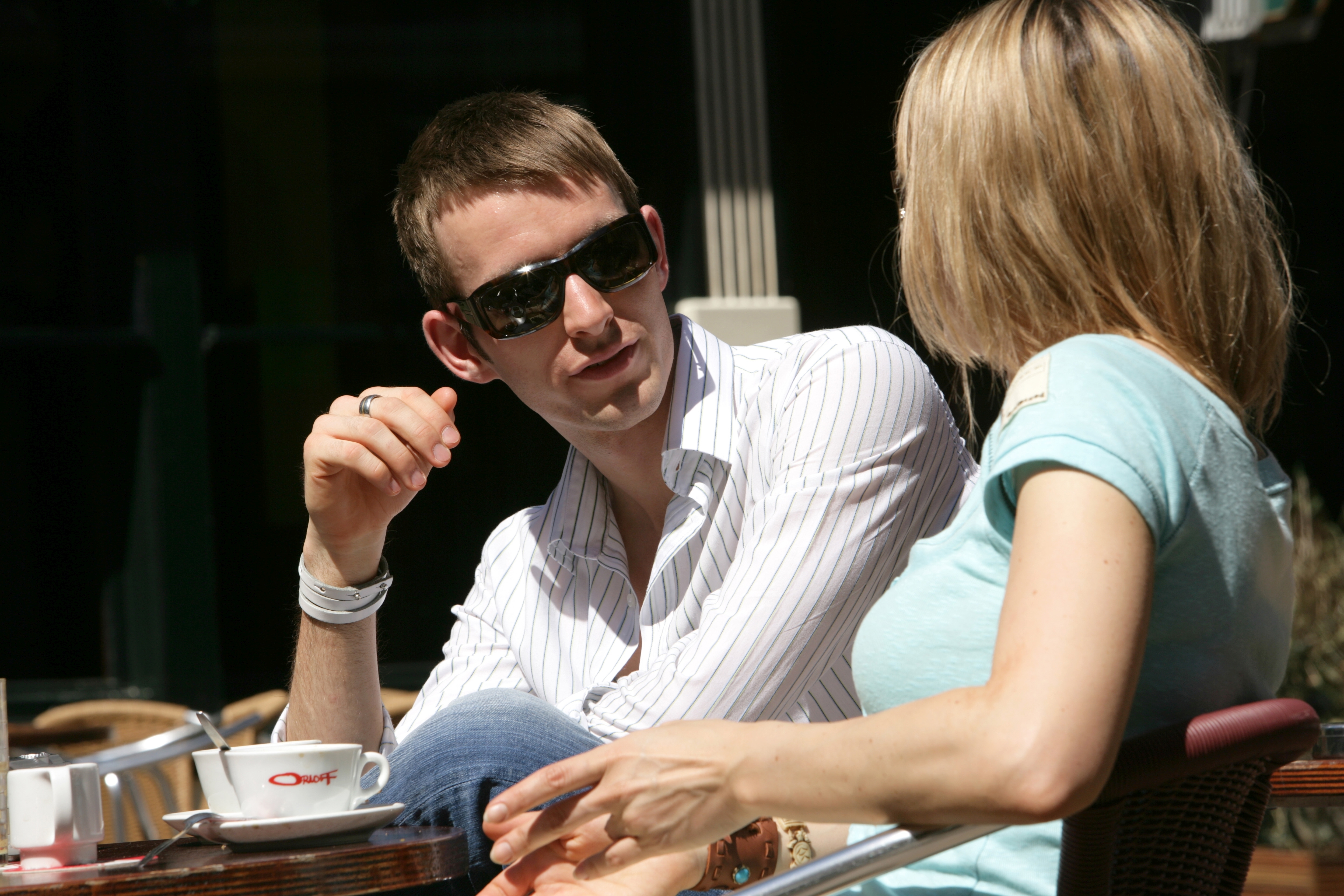Eine gute Sonnenbrille schützt die Augen