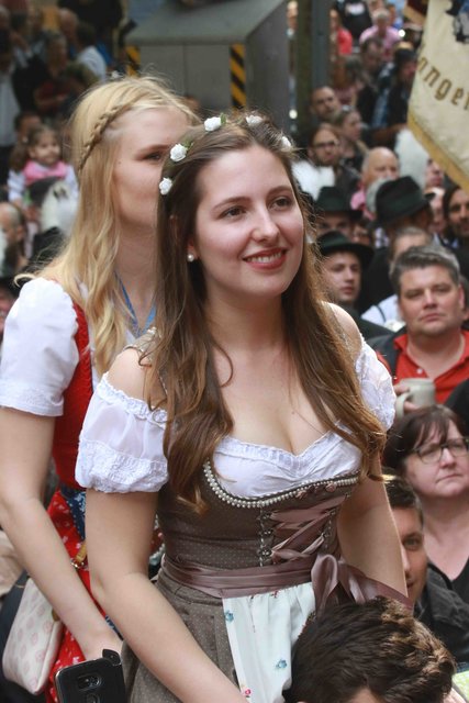 Die 263. Erlanger Bergkirchweih ist eröffnet! Bis zu einer Million Besucher werden gesamt an den zwölf Festtagen erwartet. Foto: Udo Dreier