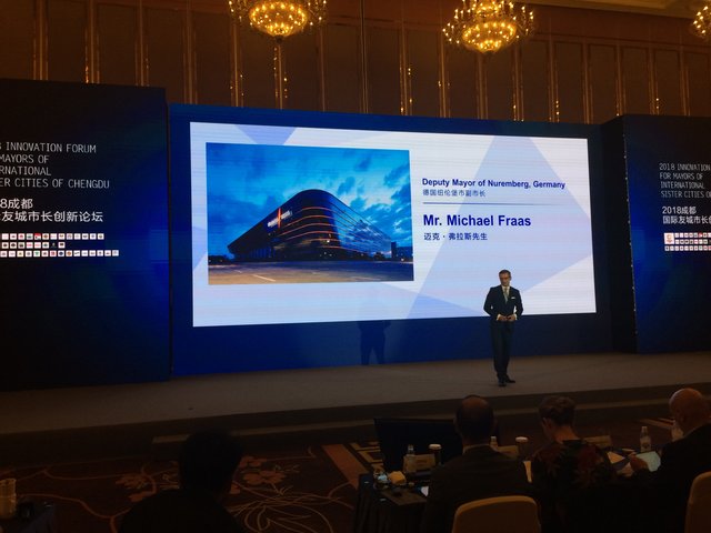 Nürnbergs Wirtschaftsreferent Dr. Michael Fraas bei seiner Präsentation auf der ,,2018 Innovation Forum for Mayors of International Sister Cities of Chengdu". | Foto: Dr. Michael Fraas