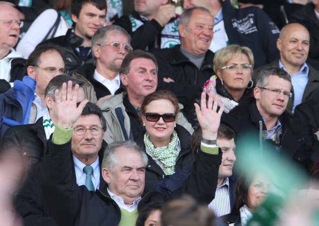 Helmut Hack (li. unten) und seine Frau Karin unter den Zuschauern. | Foto: © Udo Dreier