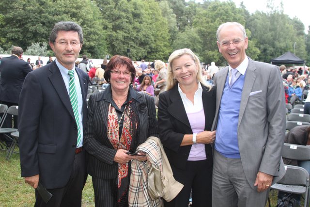 Helmut und Karin Hack sowie Angelika und Siegfried Balleis (Erlangens Oberbürgermeister) | Foto: © Udo Dreier
