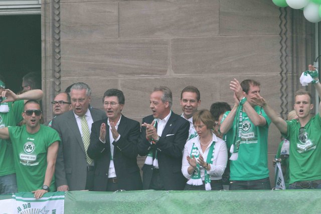 Am 29.04.2012 feierte Helmut Hack den größten sportlichen Erfolg unter seiner Ägide - den Aufstieg der  SpVgg Greuther Fürth in die 1.Bundesliga. | Foto: © Udo Dreier