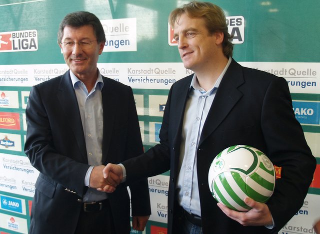 Helmut Hack (li.) und Aufstiegs-Trainer Mike Büskens. | Foto: © Udo Dreier