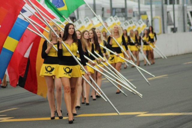 Hübsche Mädels und lange Beine. | Foto: © HochZwei, Marco Huber