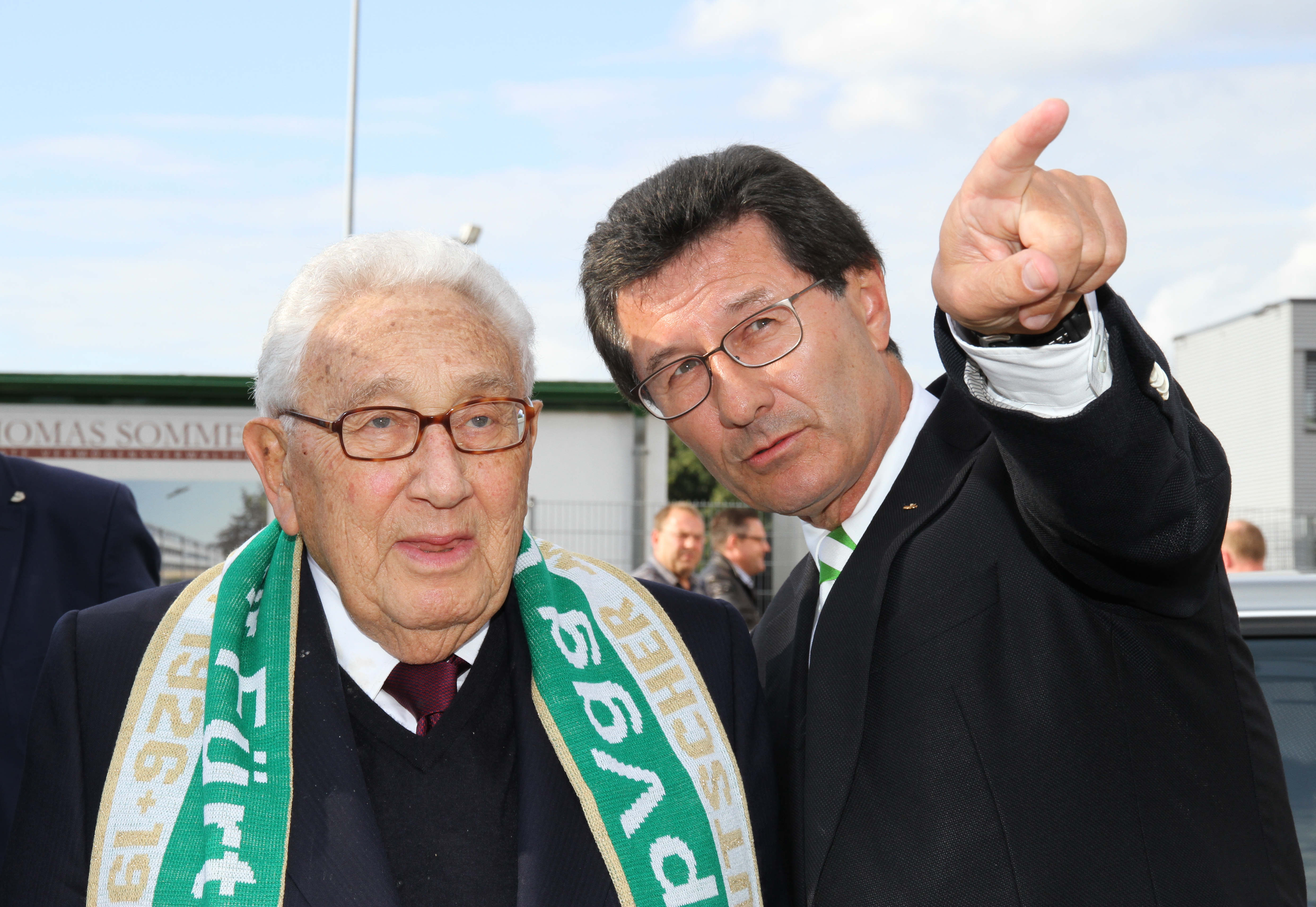 US-Aussenminister a.D. Henry Kissinger und Präsident Helmut Hack (r) am 15.09.2012