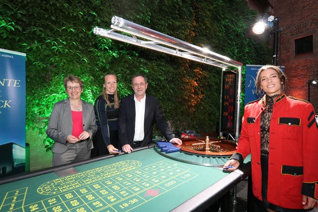 Lotto Bayern, einer der großen Sponsoren, hatte einen Spieltisch aufgebaut. | Foto: John R. Braun