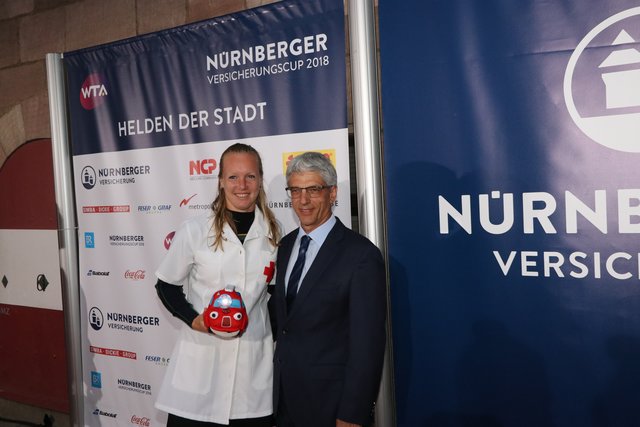 Kiki Bertens mit Dr. Armin Zitzmann, Vorstandsvorsitzender NÜRNBERGER Versicherung. | Foto: John R. Braun