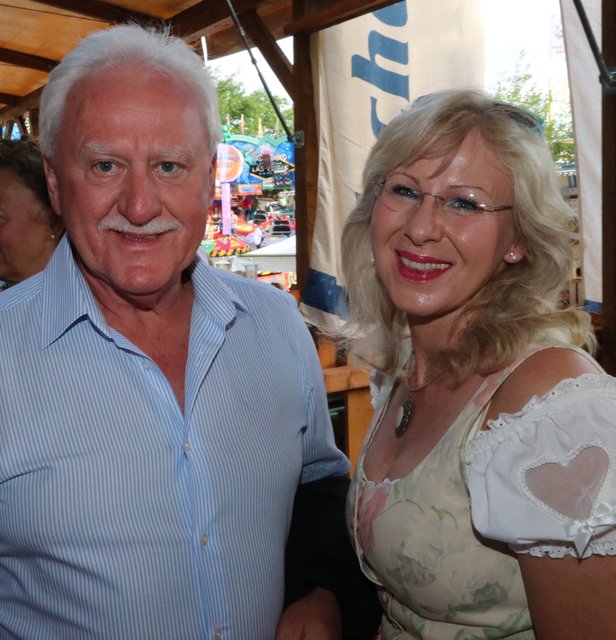 Hermann Guth, Leitender Polizeidirektor, mit Gerlinde Mathes, CSU-Landtagskandidatin. | Foto: © John R. Braun