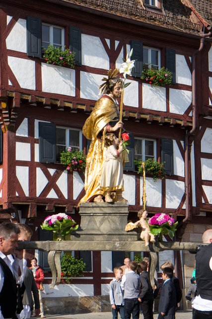 Die Fronleichnamsprozession in Forchheim startet auf dem Rathausplatz.