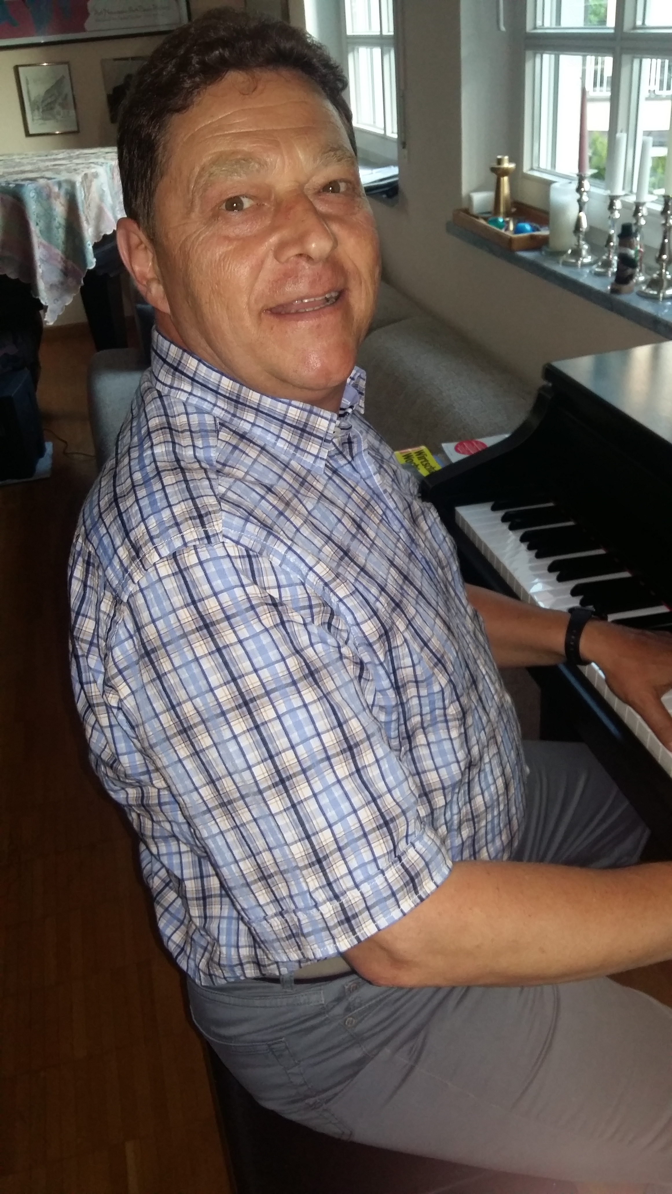 Pianist Oleg Madorski spielt am 15. Juni nach Wunsch.