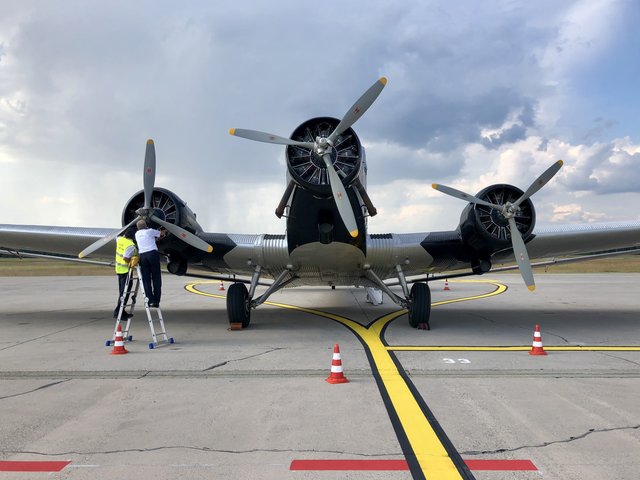 Die „alte Tante Ju“ meldet sich „ready for take-off“. | Foto: Christian Albrecht