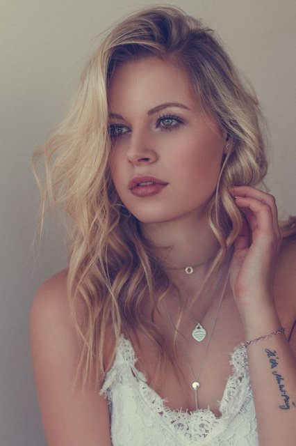 Antonia (*1998) ist 1,74 Meter groß, hat schon für Adidas und Puma gemodelt, mag Daniel Juncadella. | Foto: © Privat