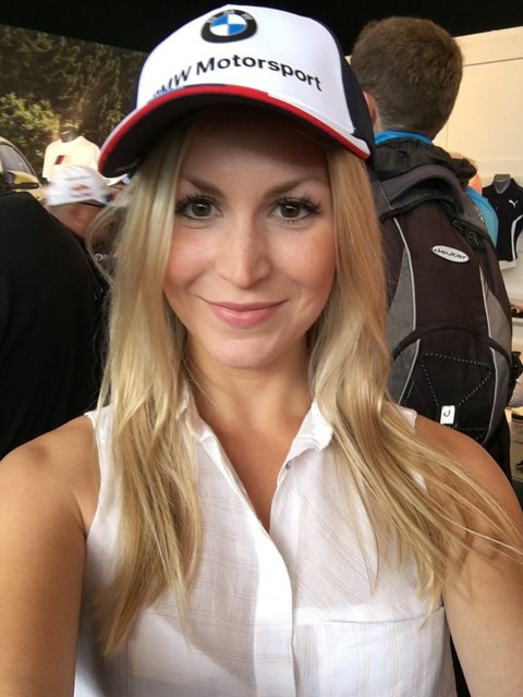 Svenja (*1992) ist 1,69 Meter groß. Lieblingsfahrer: Marco Wittmann. Sie wollte schon immer Miss Norisring werden. (Foto: © Privat)