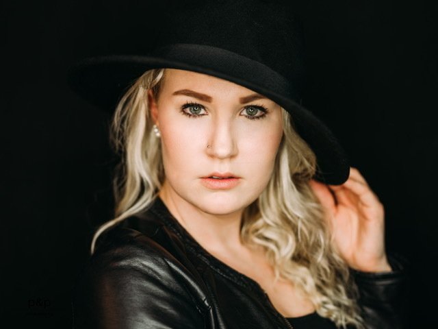 Melissa (*1997) misst 1,60 Meter, liebt ihren Audi TT. | Foto: © Privat