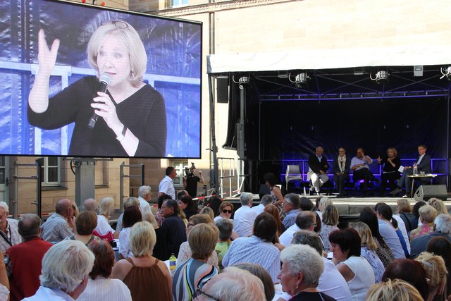 Ein Monat nach der offiziellen Eröffnung wurde das Ludwig-Erhard-Zentrum im Rahmen eines Bürgerfests für die Bevölkerung freigegeben. | Foto: tom