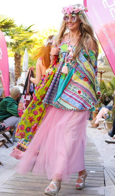 Modenschau am Nürnberger Stadtstrand. Kollektion von Nina Halbig, Love and Peace, Miss Bikini, Taschen von Martina Knauf. | Foto: Nicole Fuchsbauer