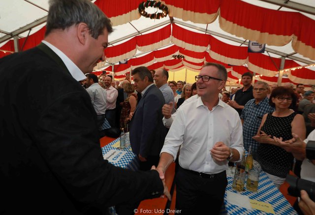 Begrüßung im Festzelt. | Foto: Udo Dreier