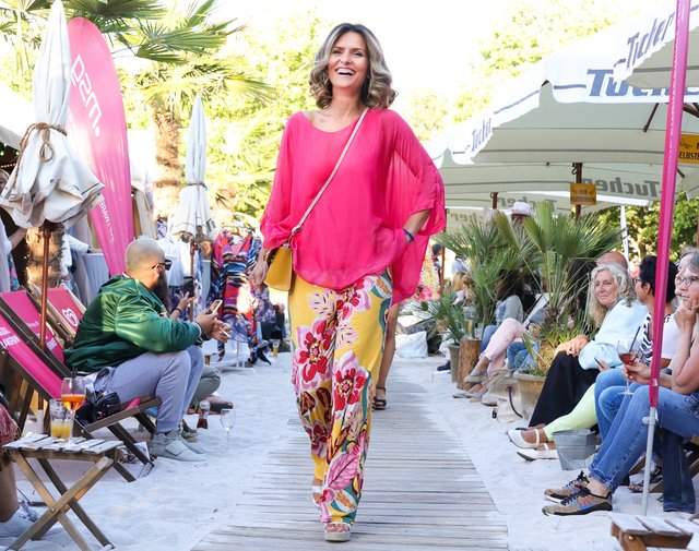 Modenschau am Nürnberger Stadtstrand. IK Selection und Menage, Sabine Fischer. | Foto: Nicole Fuchsbauer
