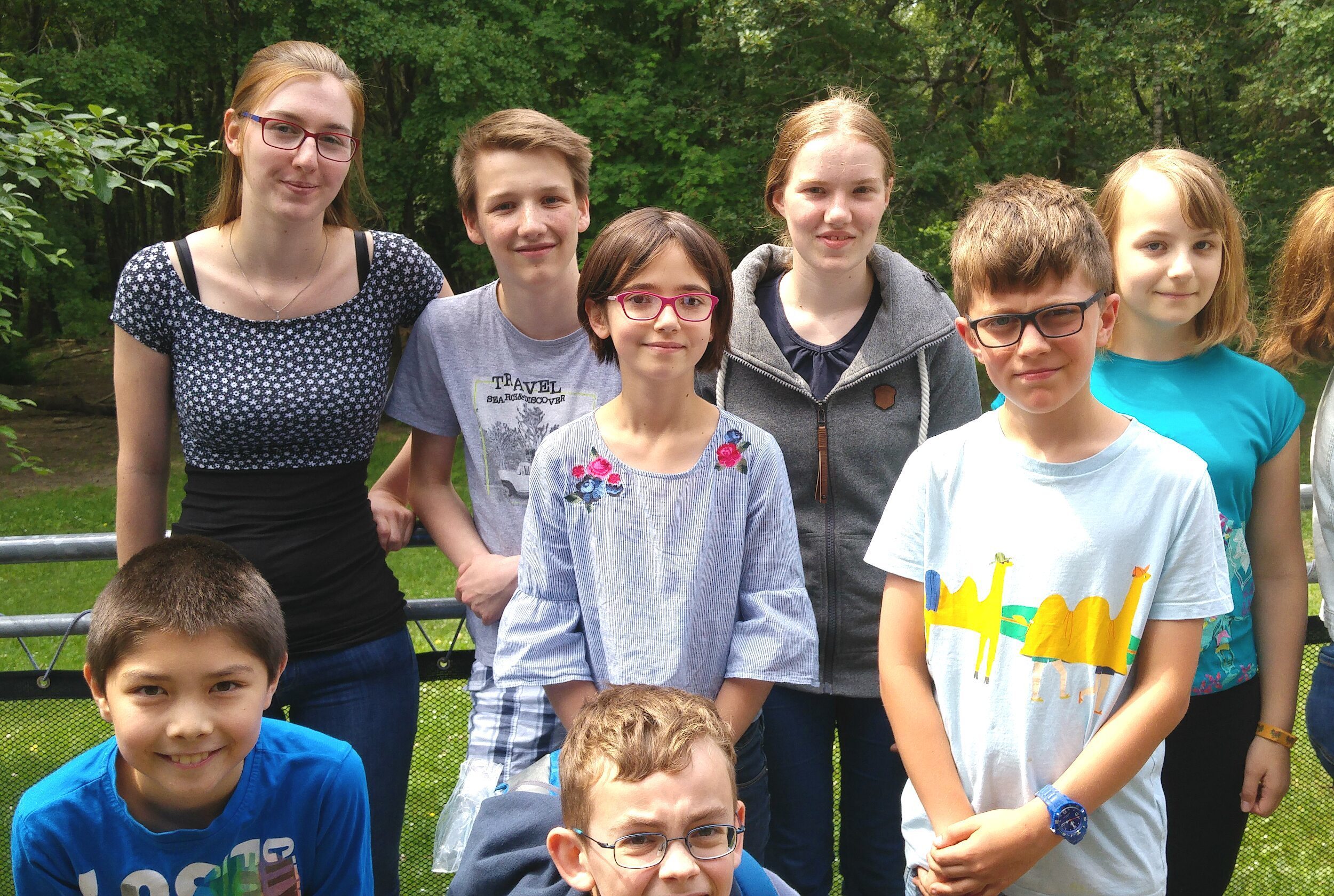 Mittelfrankens Teilnehmergruppe. Hinten links: Svea und Bjarne Bormann, Deutsche Schülermeister. Hinten rechts: Ella-Marie Sterzer, Deutsche MiniBridge-Meisterin
