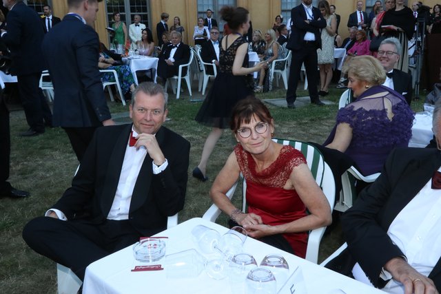 Nürnbergs Oberbürgermeister Dr. Ulrich Maly mit Ehefrau Petra gut gelaunt am Schlossgartenfest.